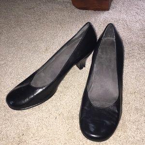 Aerosoles black pumps